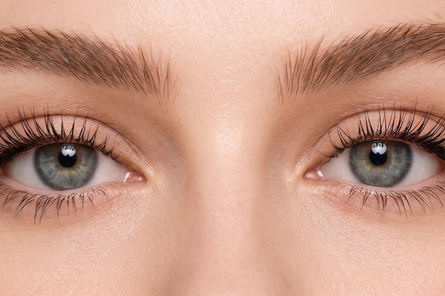 Cils séparés et définis cil par cil au mascara Cléolya — panneau comparatif
